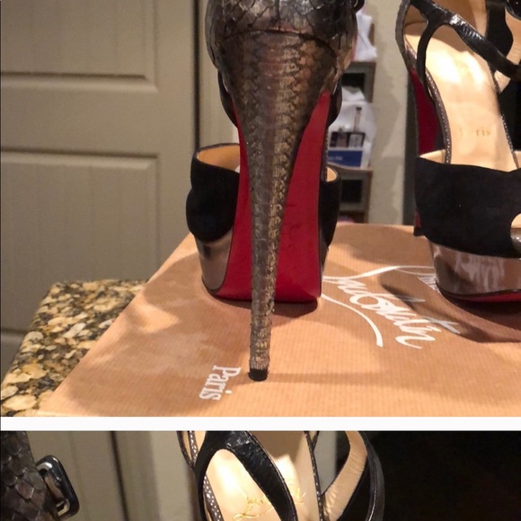 Like new Louboutin peep toe pump - Picture 2 of 7